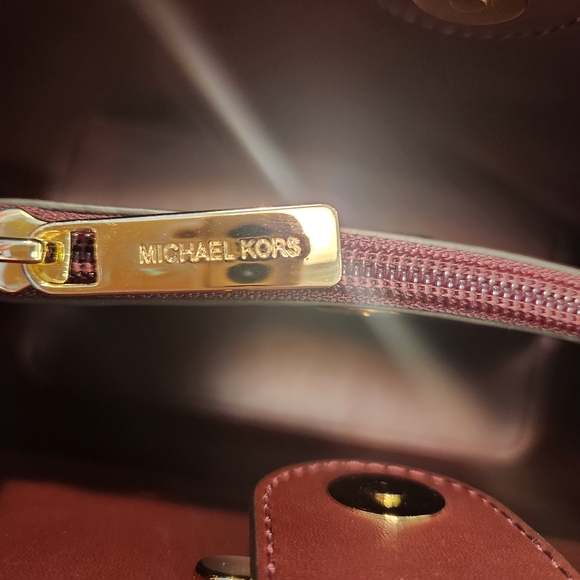 Michael Kors NWOT Pratt Medium Shoulder Bucket Bag - Picture 8 of 12